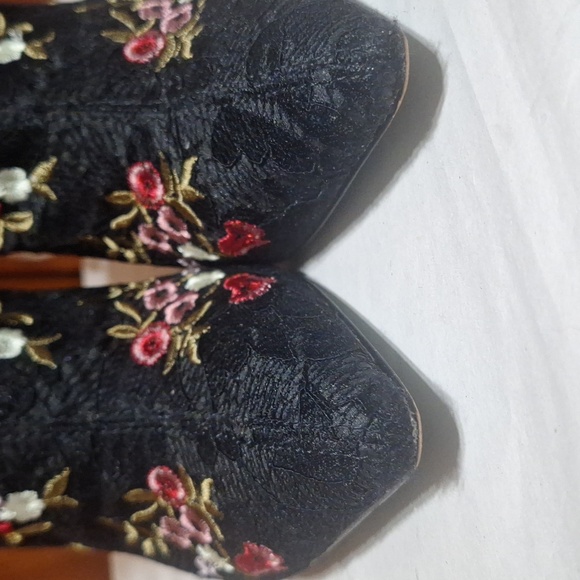 Besty Johnson Ankle Boots - Picture 9 of 15